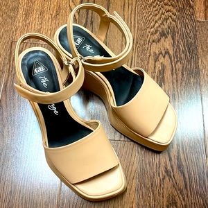 GB Girls Wedges NWOT